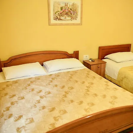 Niku Auberge de jeunesse Tirana